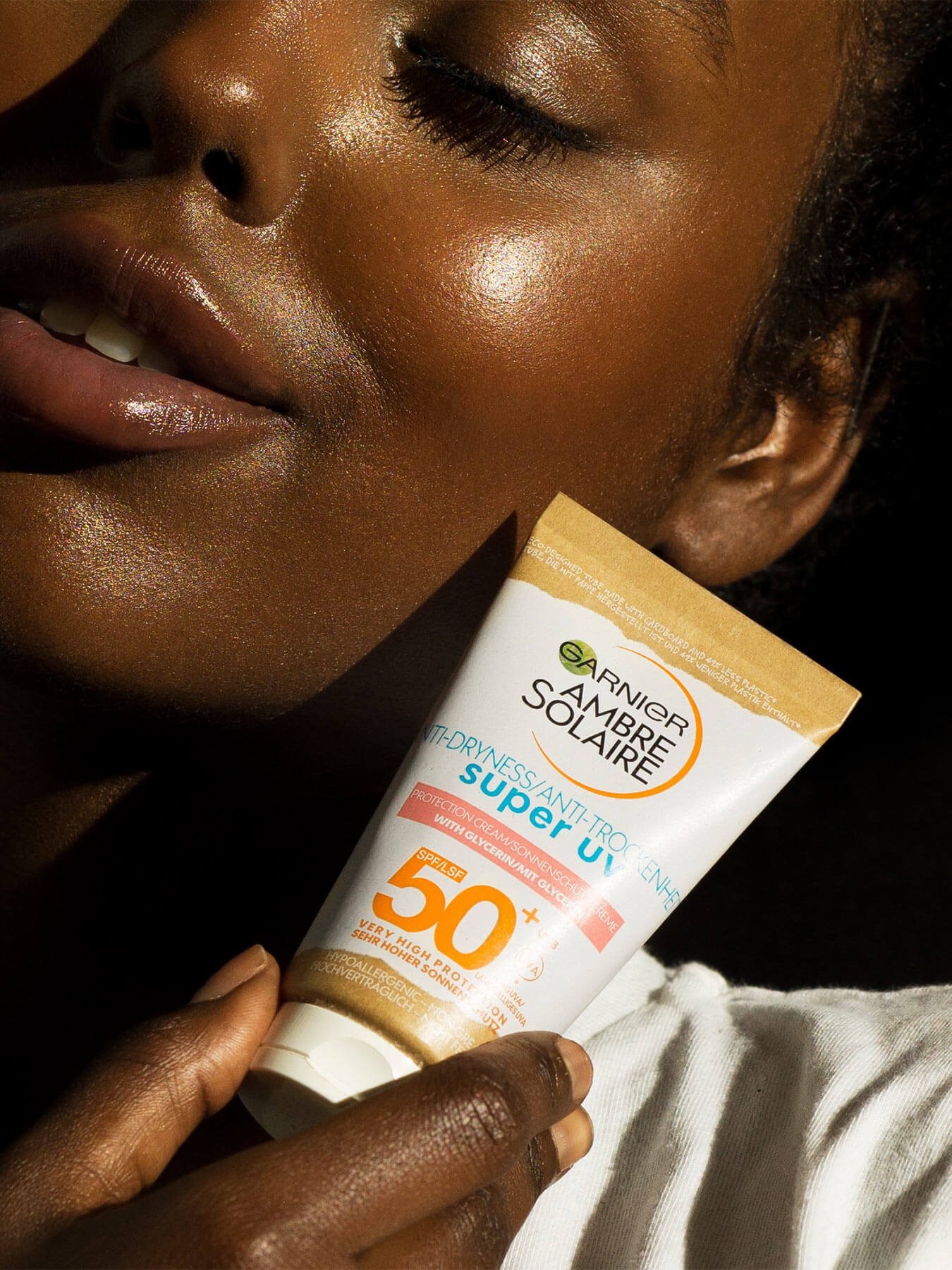model with Super UV Ambre Solaire Anti Dryness product